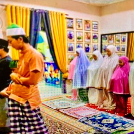 Homestay Cikgu Nora Near Uthm Kptm Kktm Ipg Moslim Onli Kampong Seri Gading Exterior foto