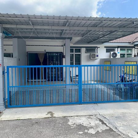 Homestay Cikgu Nora Near Uthm Kptm Kktm Ipg Moslim Onli Kampong Seri Gading Exterior foto