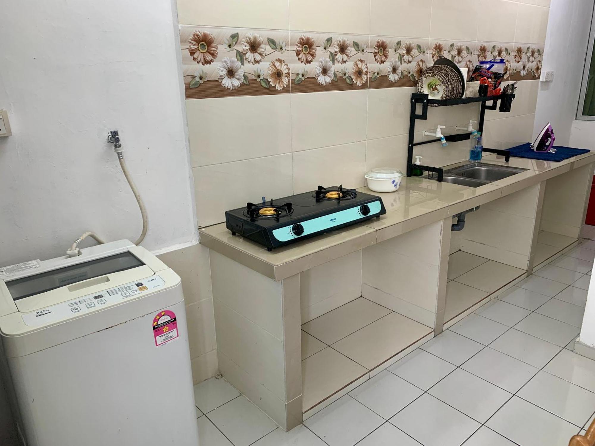 Homestay Cikgu Nora Near Uthm Kptm Kktm Ipg Moslim Onli Kampong Seri Gading Exterior foto