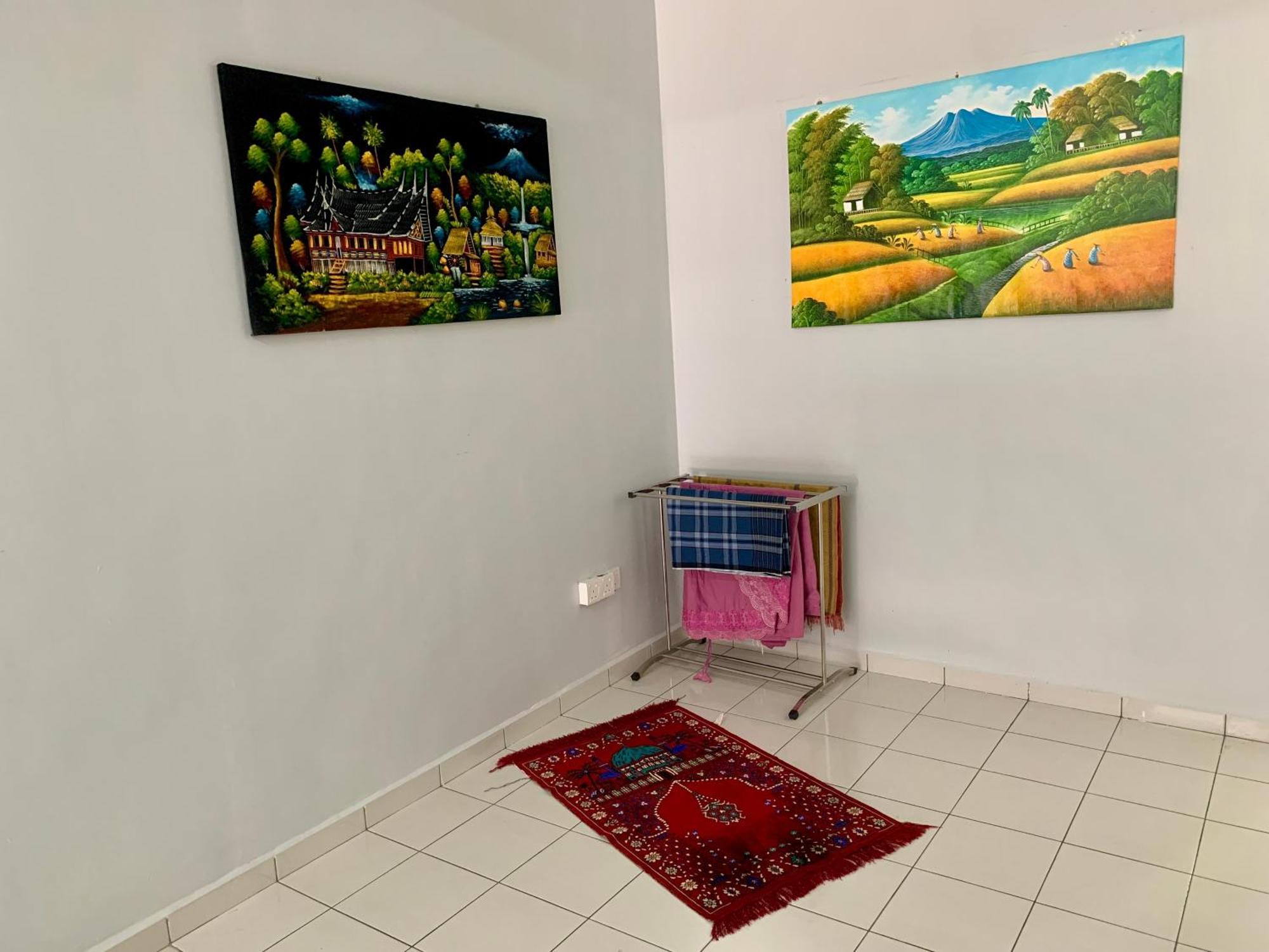 Homestay Cikgu Nora Near Uthm Kptm Kktm Ipg Moslim Onli Kampong Seri Gading Zimmer foto