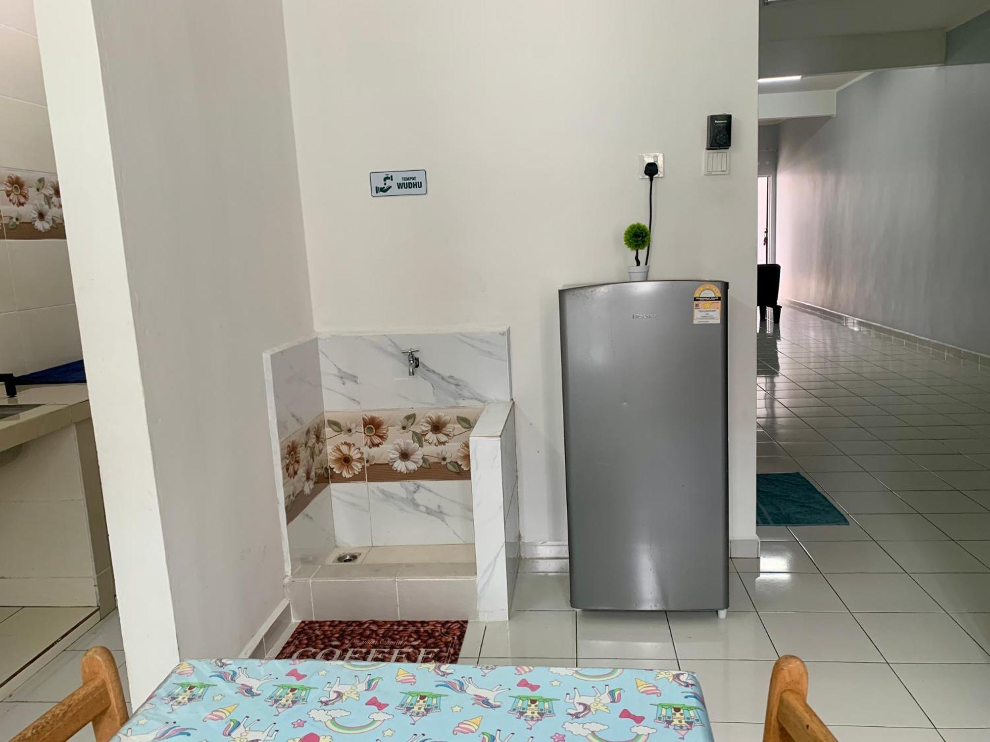 Homestay Cikgu Nora Near Uthm Kptm Kktm Ipg Moslim Onli Kampong Seri Gading Exterior foto